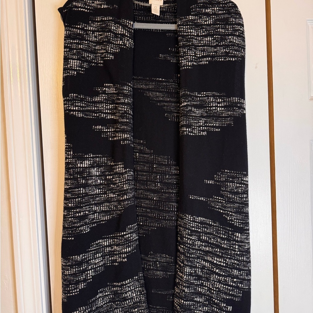 Chicos Woman’s Black and White Open Front Knit Vest Size 0 (4/6) Abstract Print - Picture 10 of 14